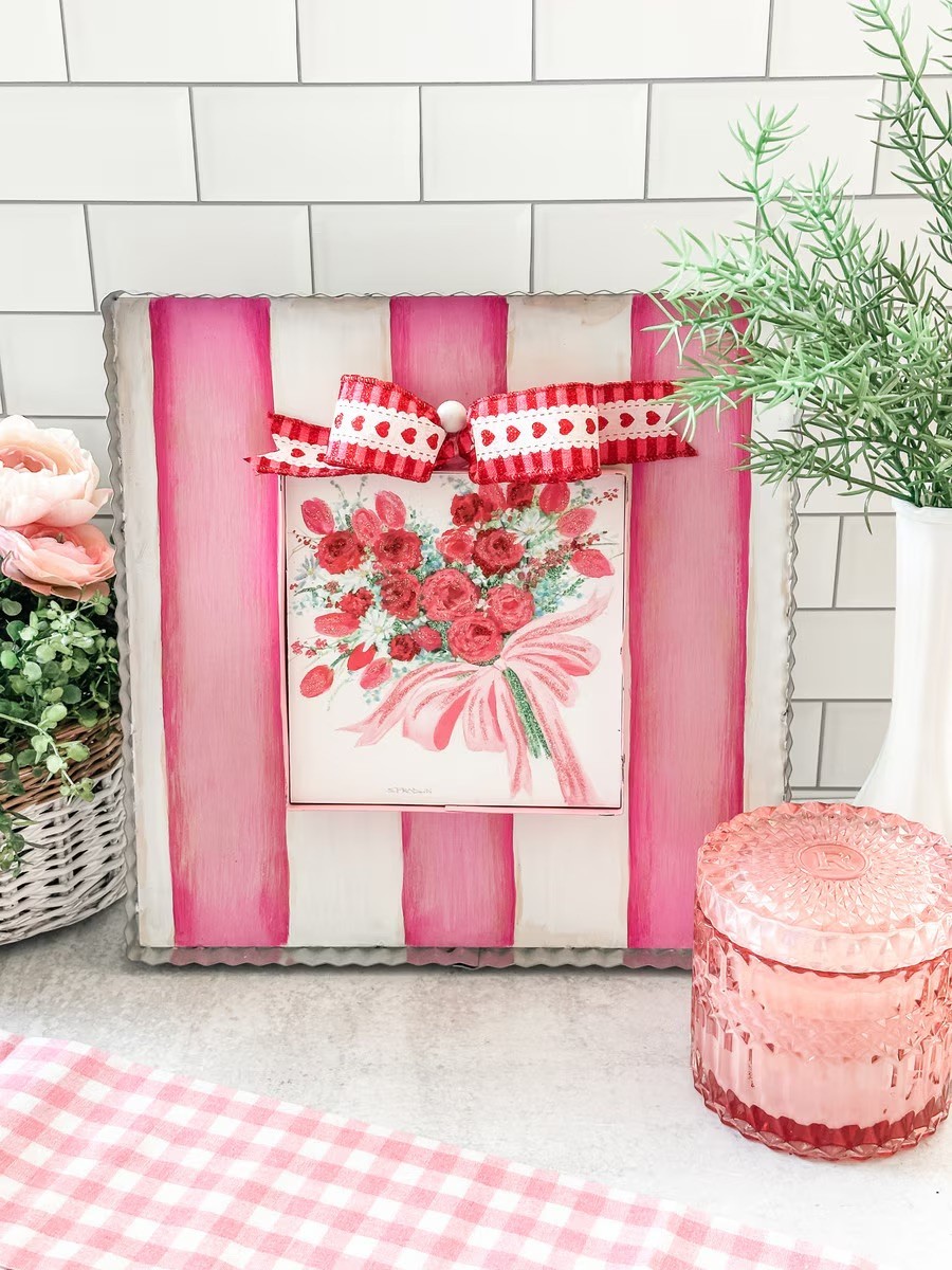 The Round Top Collection Mini Rose Heart Bouquet Print 6x6x1