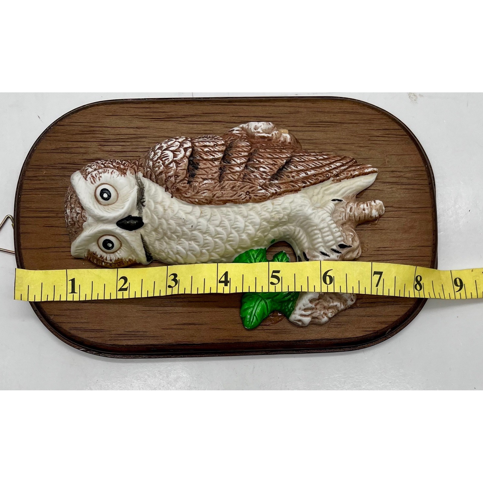 Vintage 3D Owl Wall Plaque Wood Grain Oval Base Woodland Decor Brown White 8″