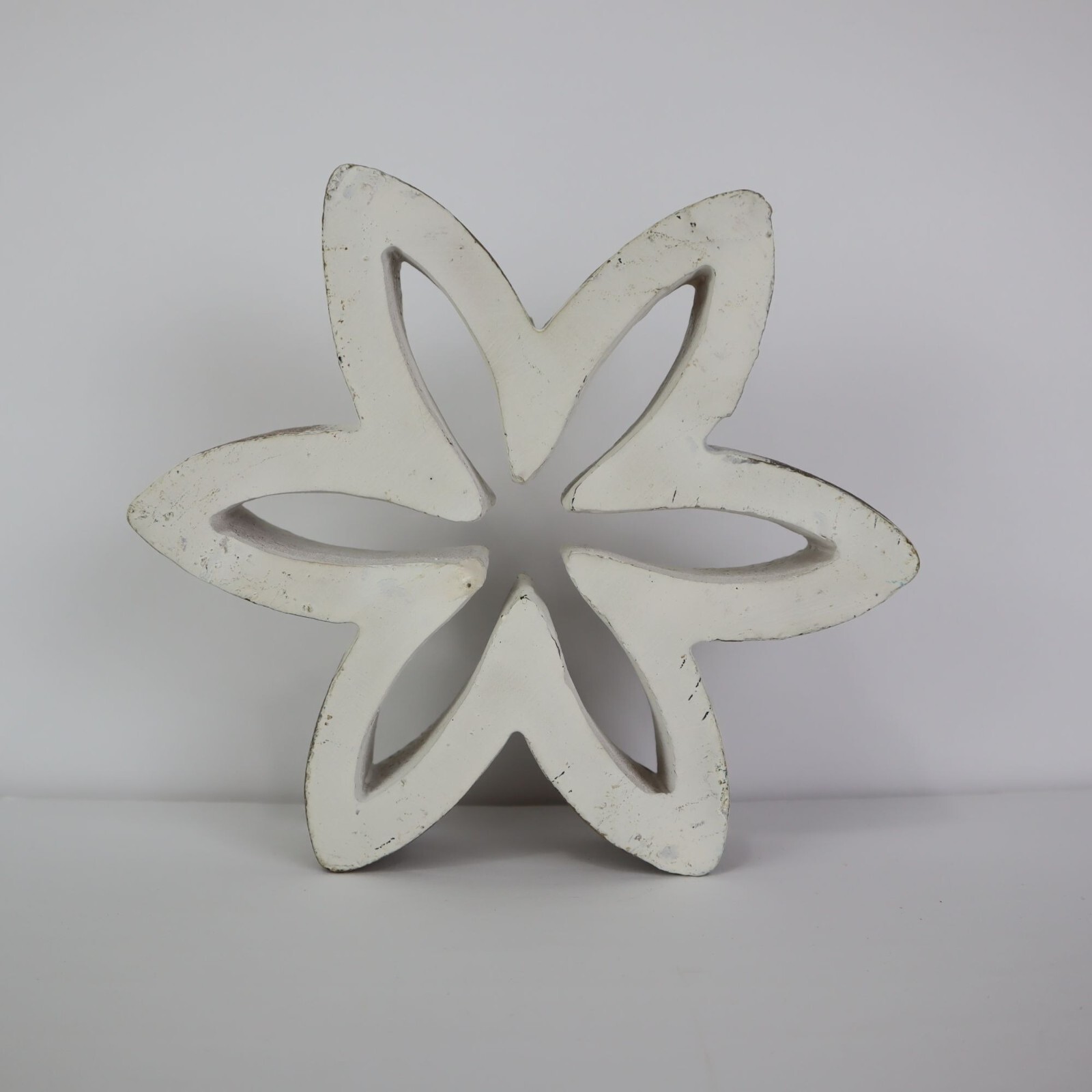 Distressed Whitewashed Beaded Wood Flower Outline Decor Tabletop Shelf Sitter