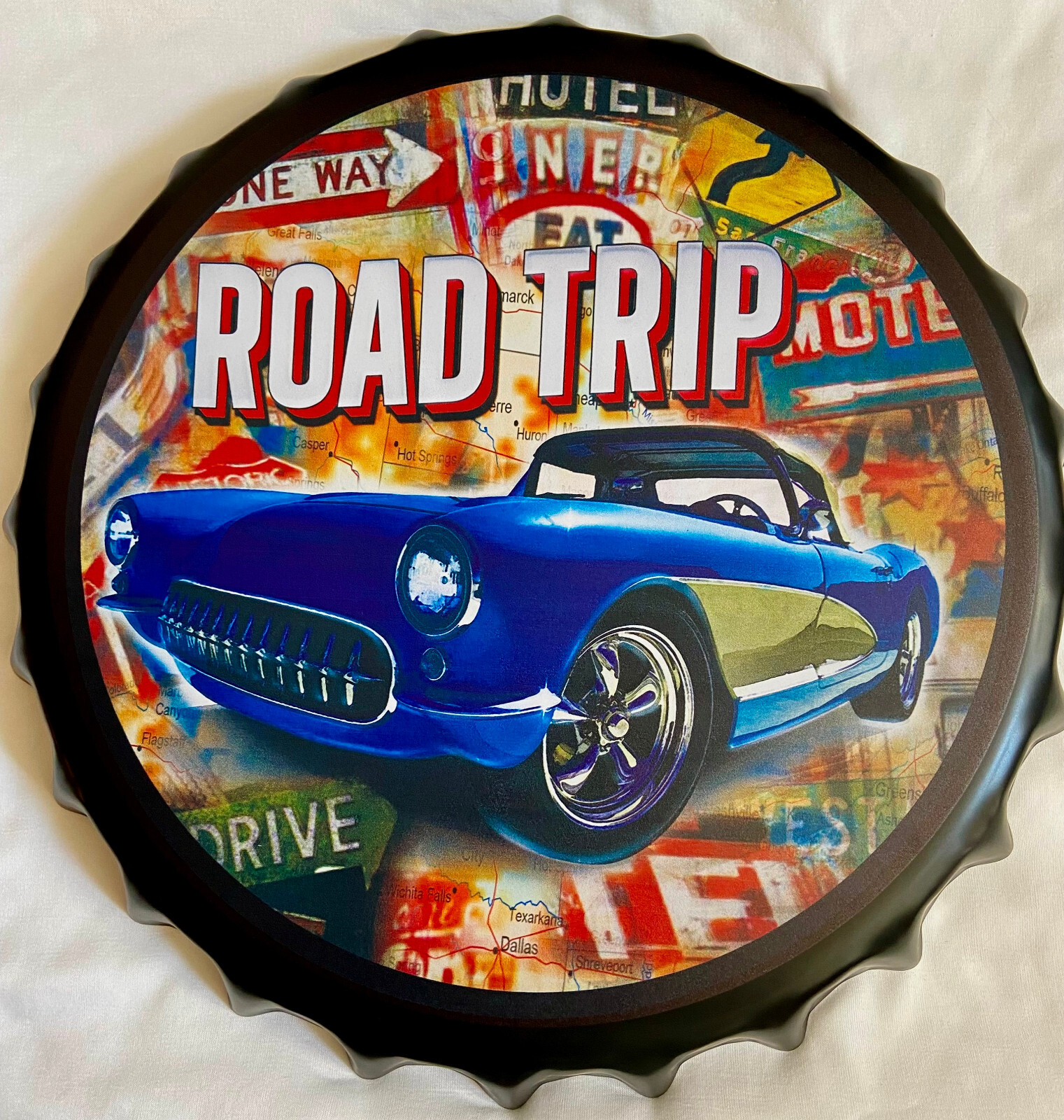 METAL BOTTLE CAP WALL ART: ROAD TRIP 14″ CIRCULAR RESIN PAINT- W/HOOK