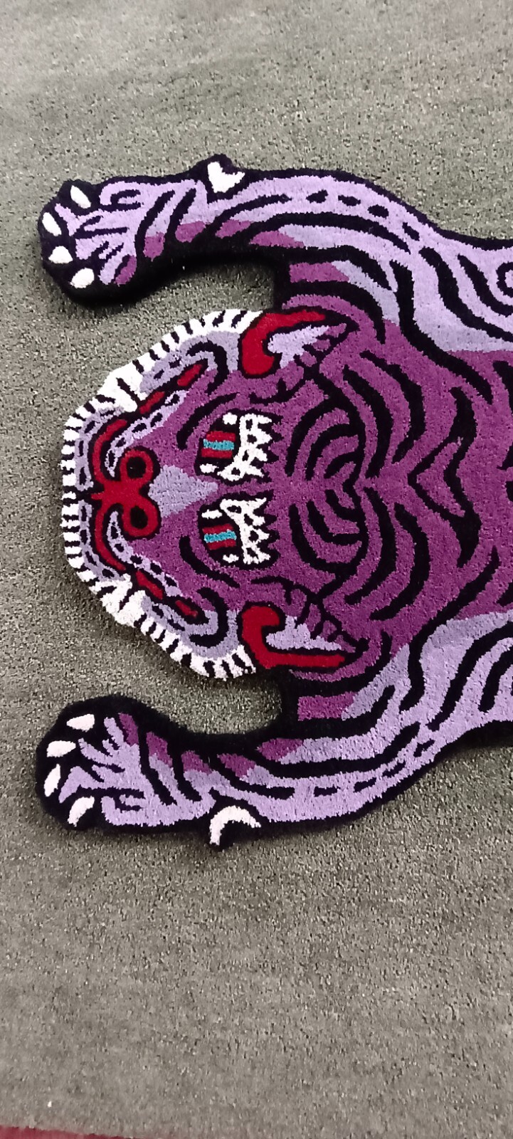 Tibetan Tiger Rugs Handmade 100% Woolen Hand Tufted For Home Decoration