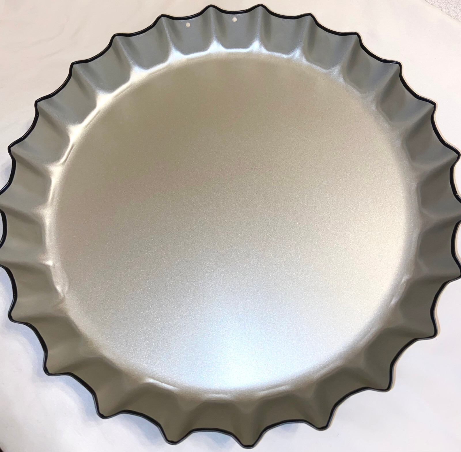 METAL BOTTLE CAP ART: BEAUTIFUL DAUGHTER, 14″ CIRCULAR RESIN PAINT, 1 lb- W/HOOK