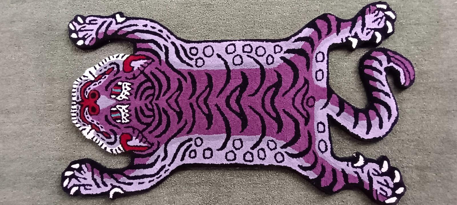 Tibetan Tiger Rugs Handmade 100% Woolen Hand Tufted For Home Decoration