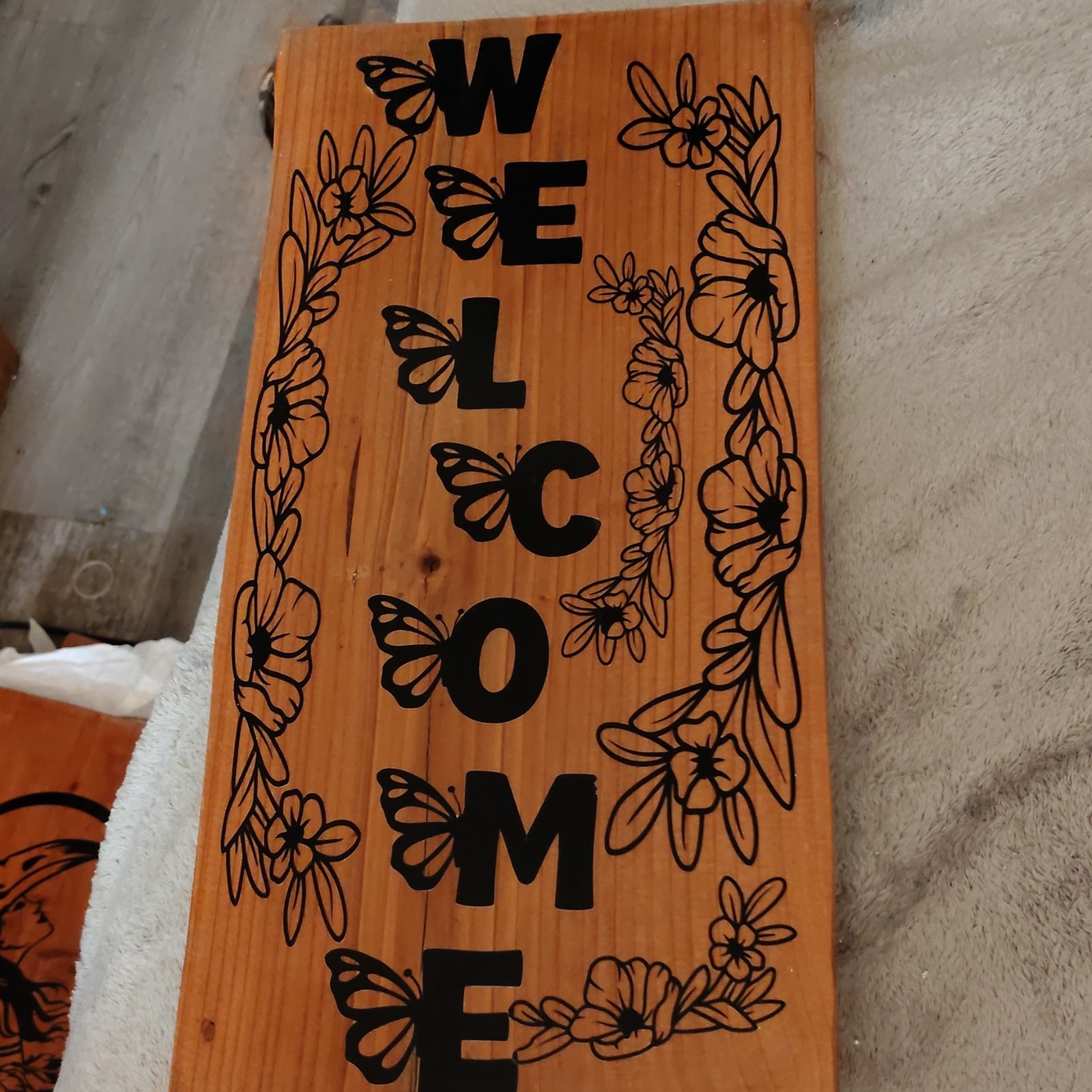 Vertical Rustic Wooden Welcome Sign, Rectangular Floral Pattern, Brown/Black