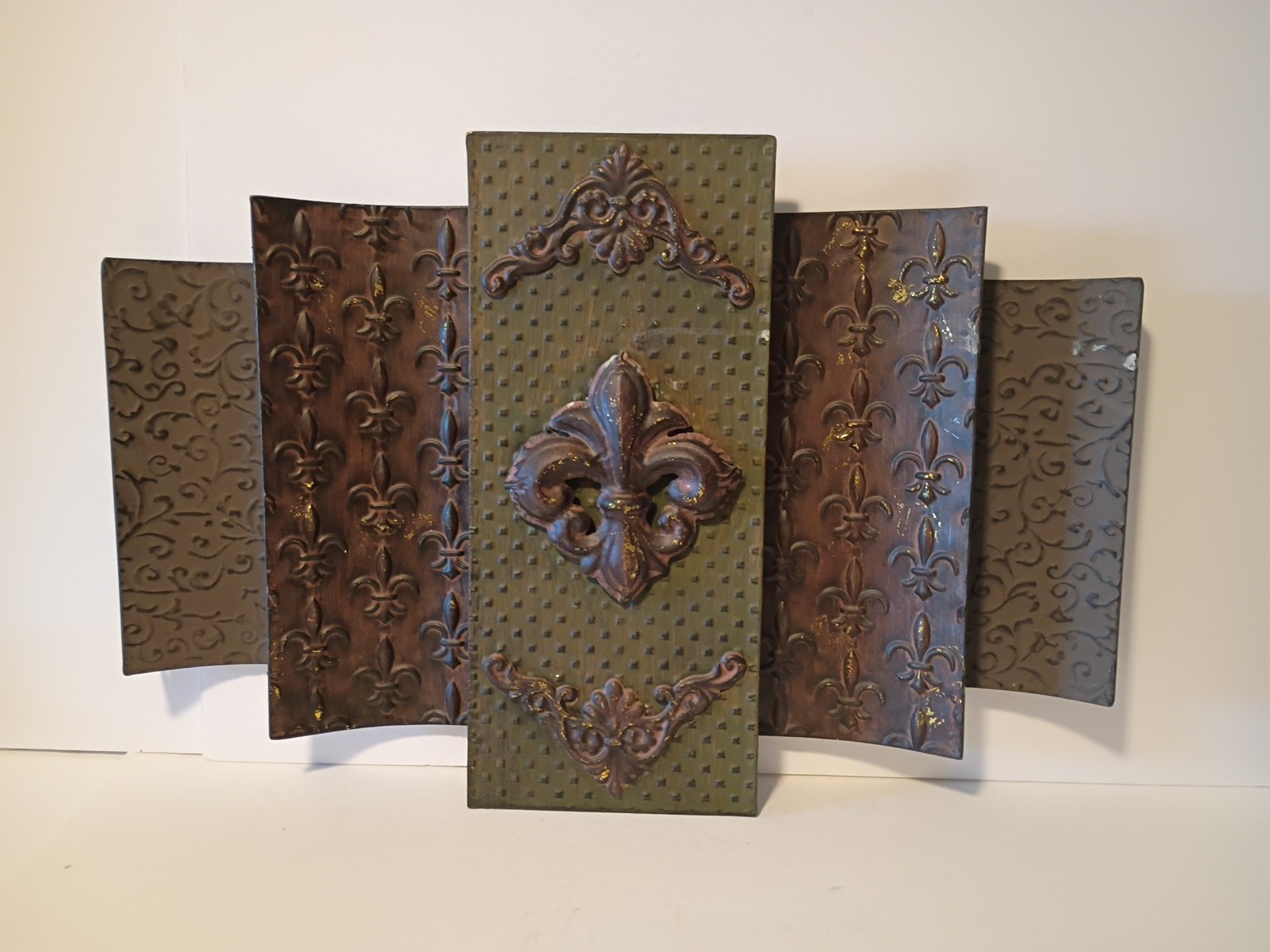 Fleur De Lis Decorative 3D Embossed Metal Wall Sign 16″ X 24″ Primitive Rustic