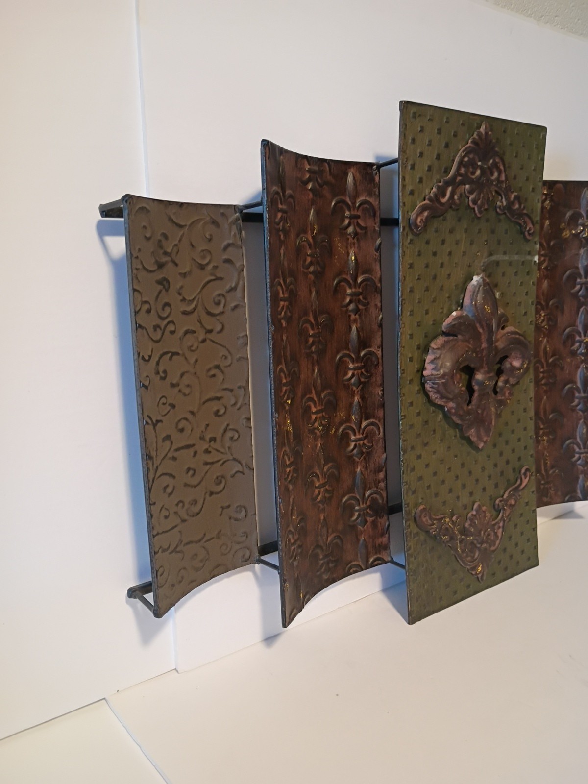 Fleur De Lis Decorative 3D Embossed Metal Wall Sign 16″ X 24″ Primitive Rustic