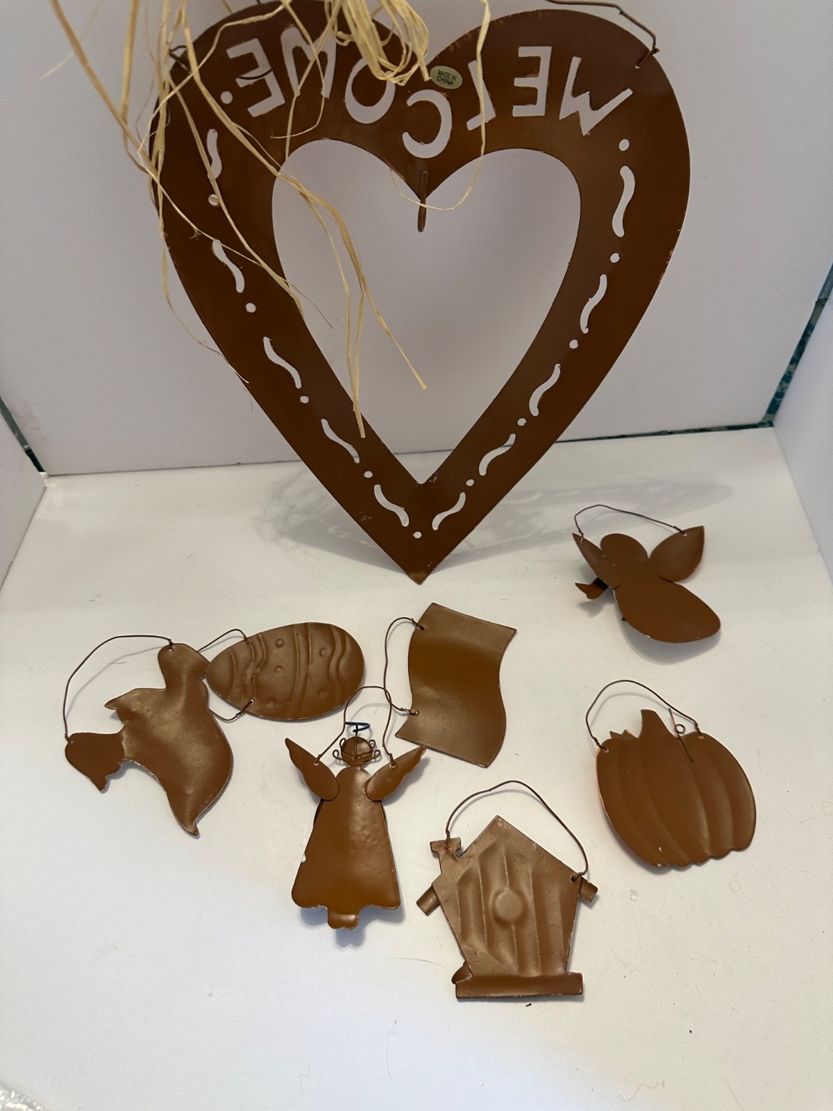 VTG Primitive Heart-Shaped Metal Door Greeter W/Changeable Seasonal Attachments
