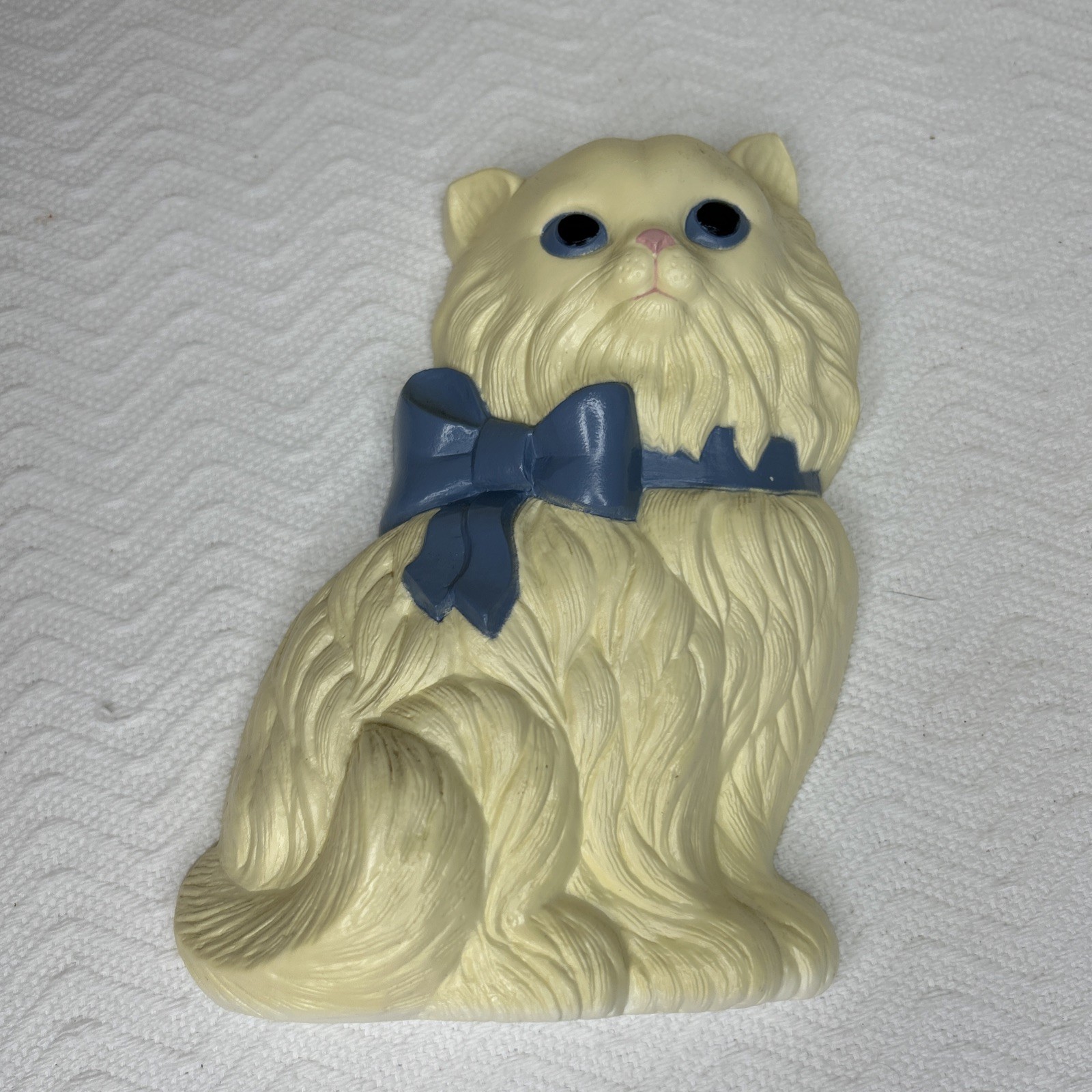 2 Vntg Homco Cat Kitten Wall Hanger Plaques Yellow Persian w/ Blue & Pink Bow
