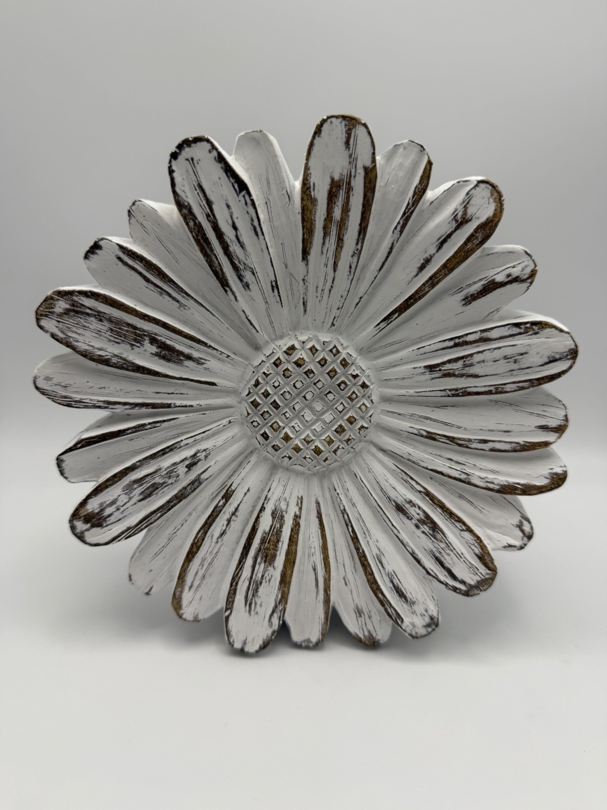Distressed White Daisy Flower Wall Decor Rustic Farmhouse Wooden Floral Plaque