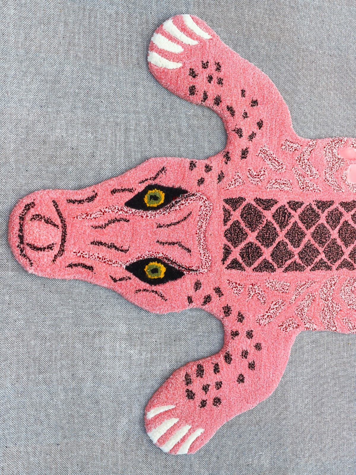 Modern Crocodile Shaped Tufted Rug Pink Brown Alligator Novelty Kids Area Carpet