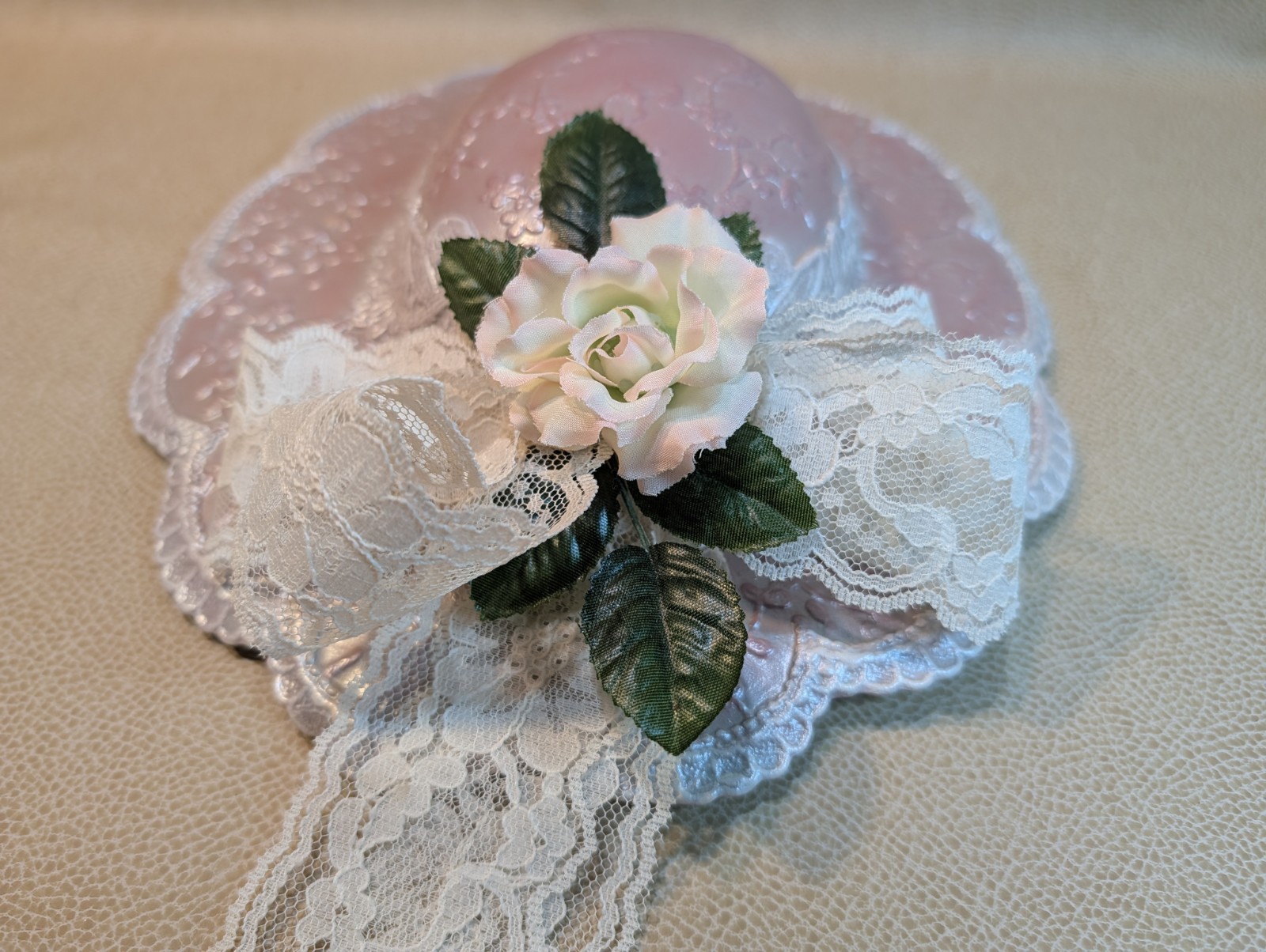 Vintage Pink Ceramic Victorian Hat Wall Plaque Pearlized Bonnet Lace Rose 8×10