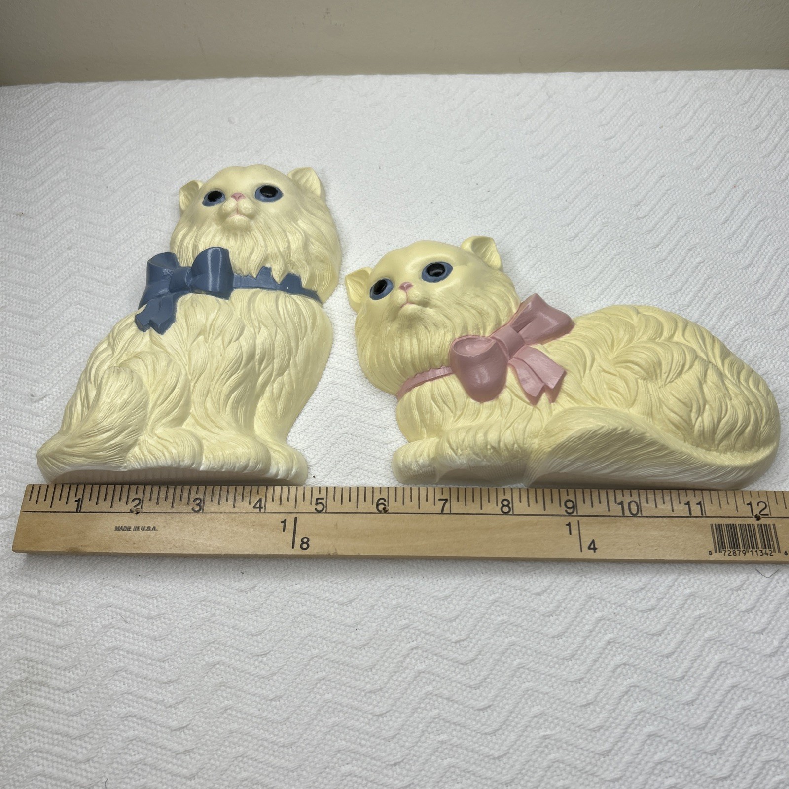 2 Vntg Homco Cat Kitten Wall Hanger Plaques Yellow Persian w/ Blue & Pink Bow