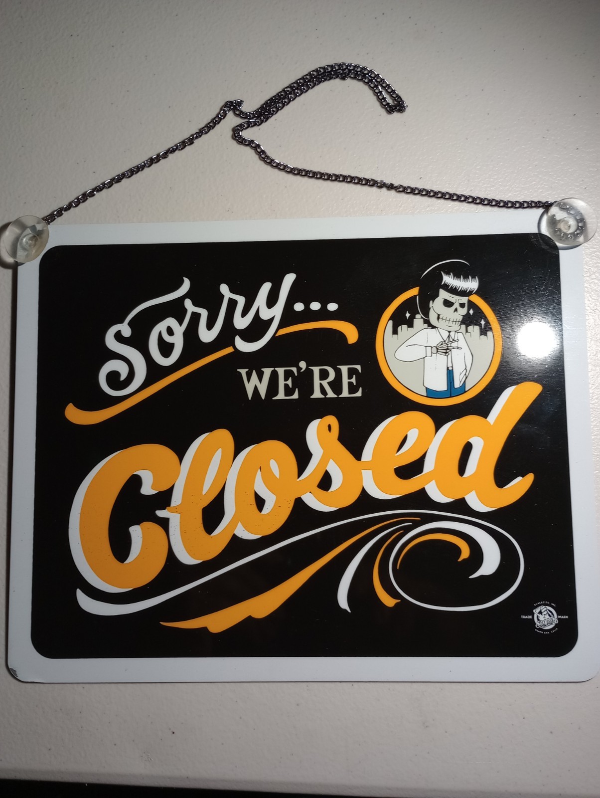 BARBER SHOP SUAVECITO HANGING METAL OPEN/CLOSED DOOR SIGN, USED 9 3/4″ X 8″
