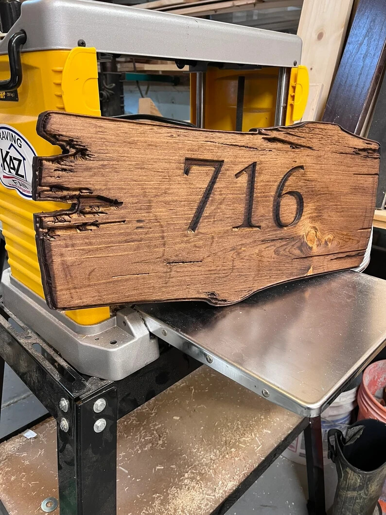 Broken 716 log look plaque…..SophieSignandPlaques