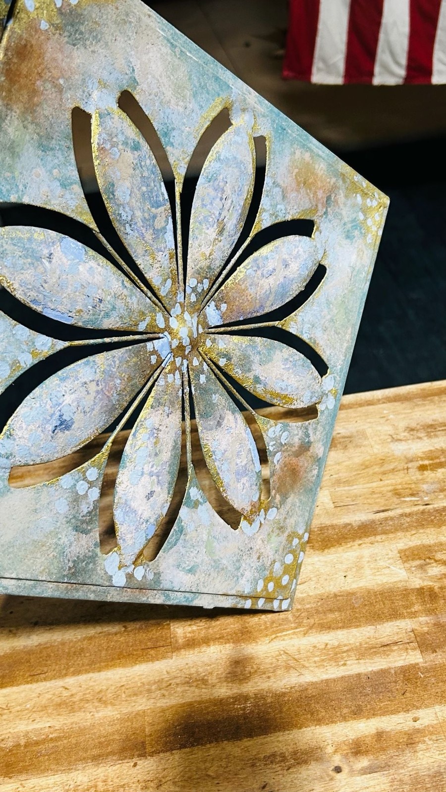 Decorative Distressed Metal Floral Wall Art with Detachable Butterfly