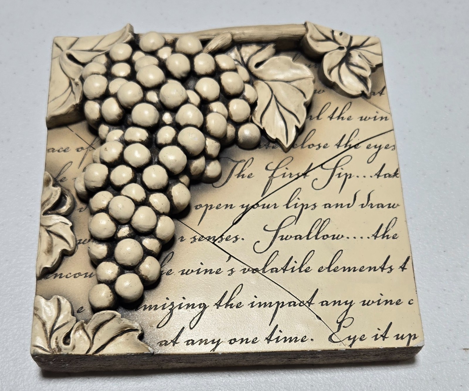 3D Grapes Decorative Tile Wall Hanging Plaque 3lbs 10oz 8″ x 8″