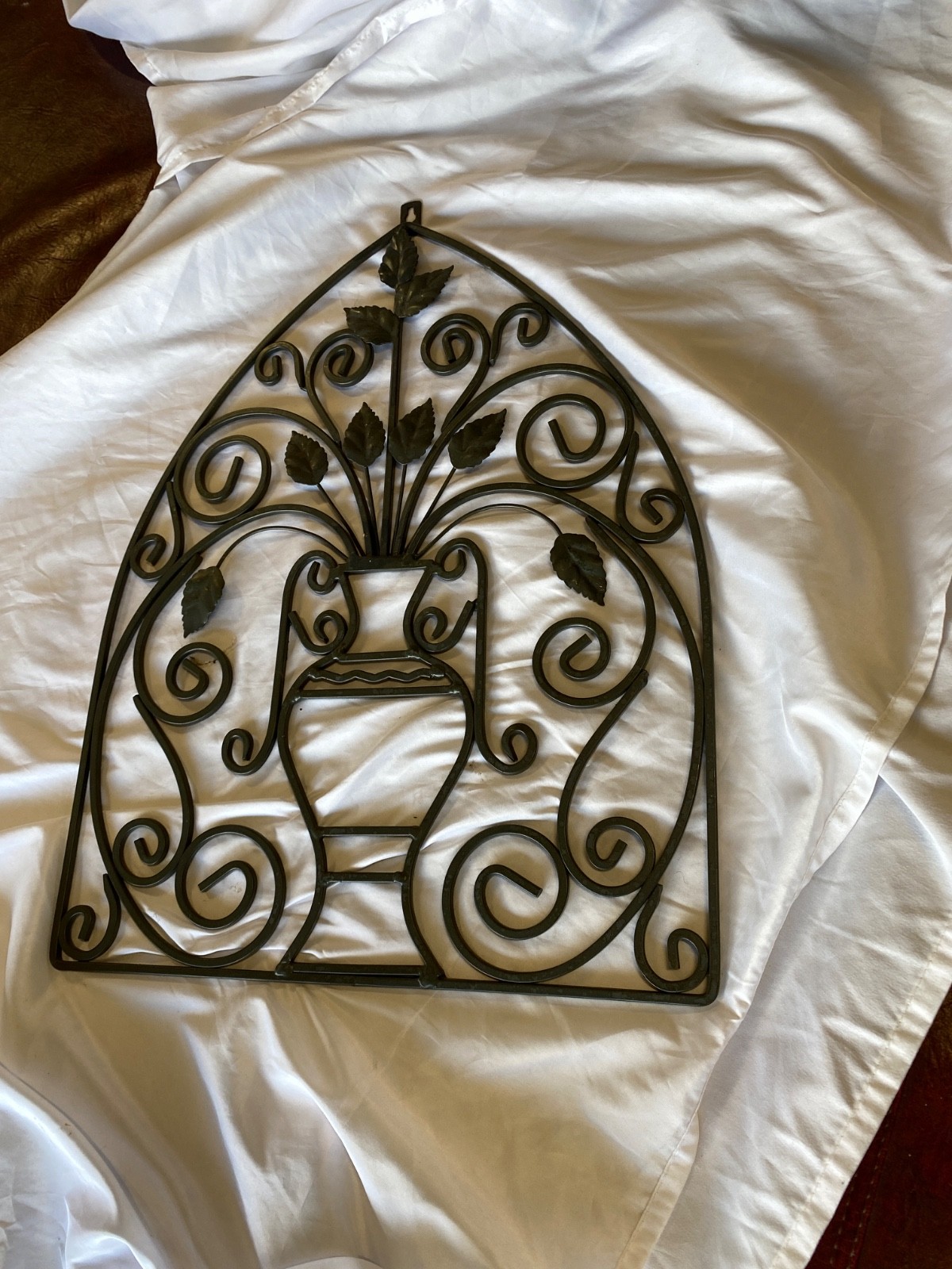 Wrought Iron Wall Art Arched Trellis Wall Decor Vase Scroll Vines Leaves