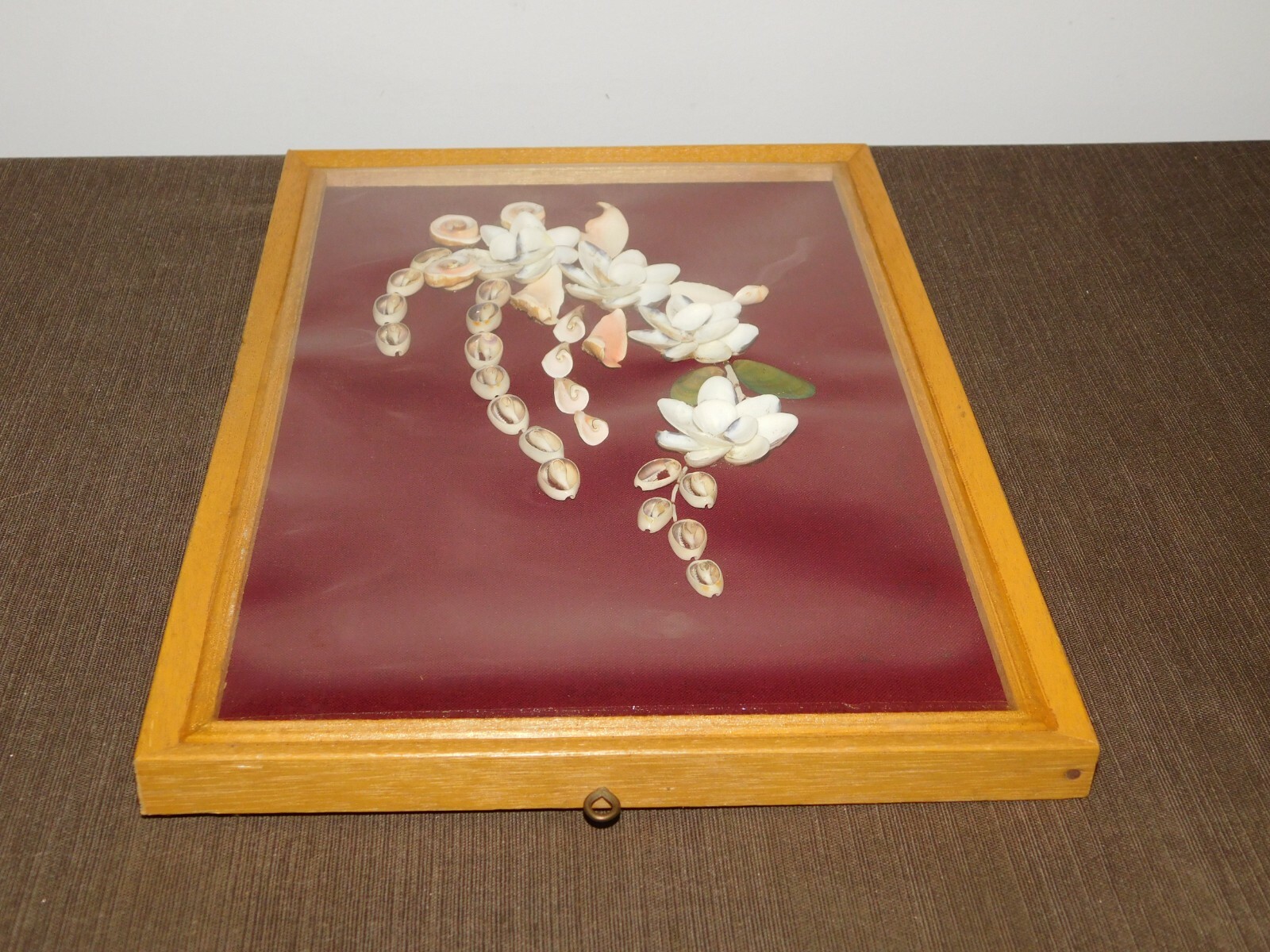 VINTAGE 12 3/4″ X 8 3/4″ SEASHELLS FLOWERS WALL ART PLAQUE