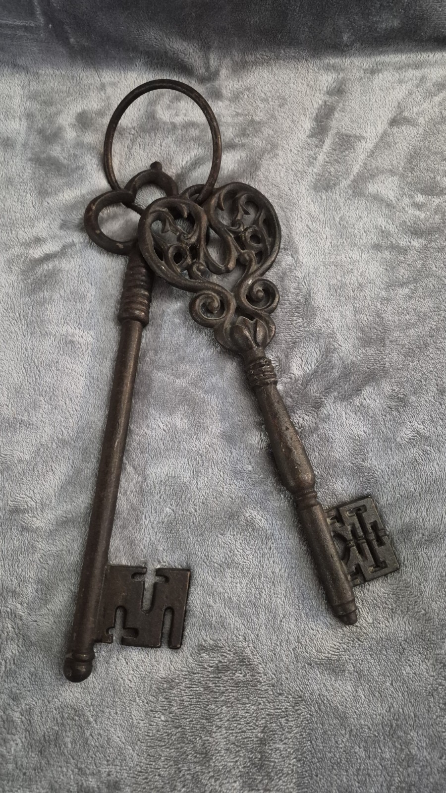 Heavy Iron Skeleton Key Wall Décor 12 in long Has Very Rustic Look Unmarked Lot