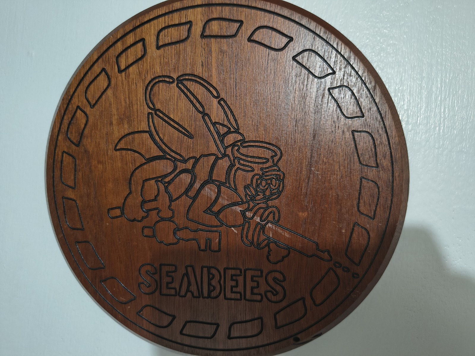 SOLID WOOD ROUND WALL PLAQUE – SEABEES 10″ ×1″