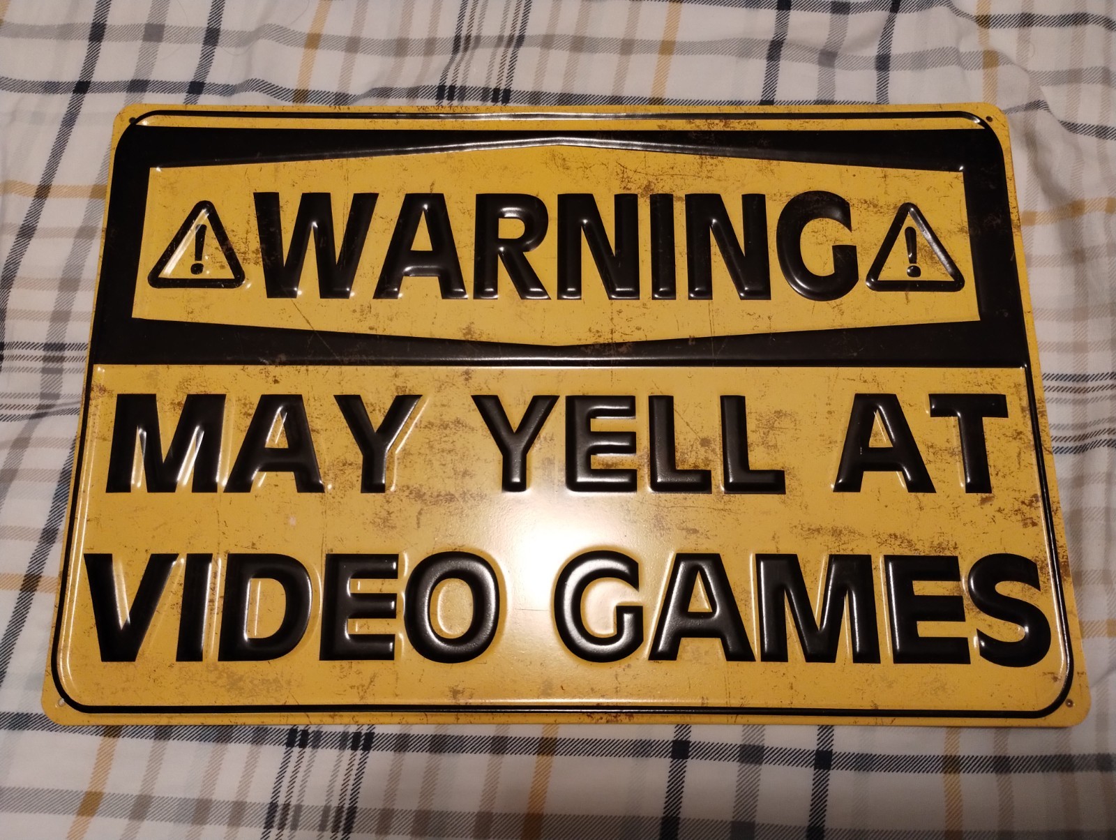 METAL SIGN YELLOW AND BLACK WARNING MAY YELL AT VIDEO GAMES