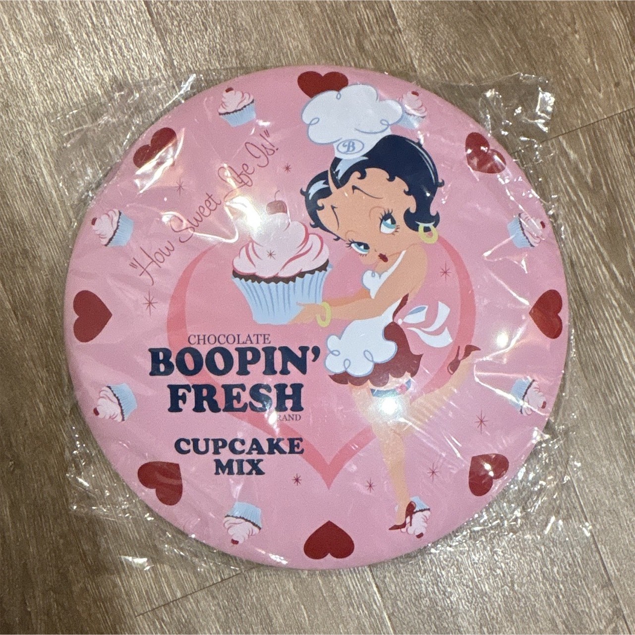 Betty Boop “Boopin’ Fresh” Pink Metal Round 17inch Wall Decor/ collectibles.