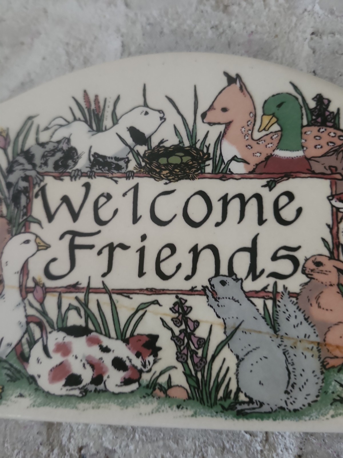 Vtg 1994 Santa Barbara Ceramic Design Welcome Friends Sign Plaque Woodland SBCD