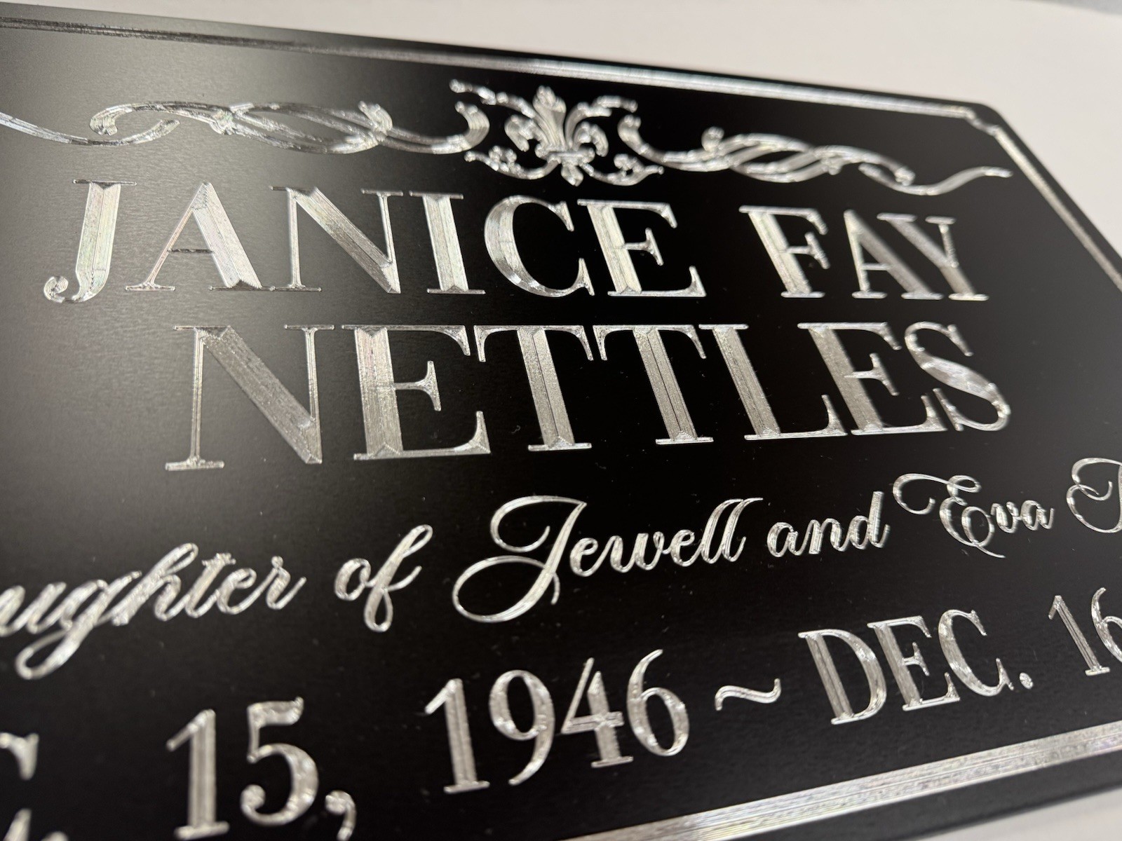 Engraved Custom Memorial Grave Marker Diamond Etched Black Metal Sign 15×9.5