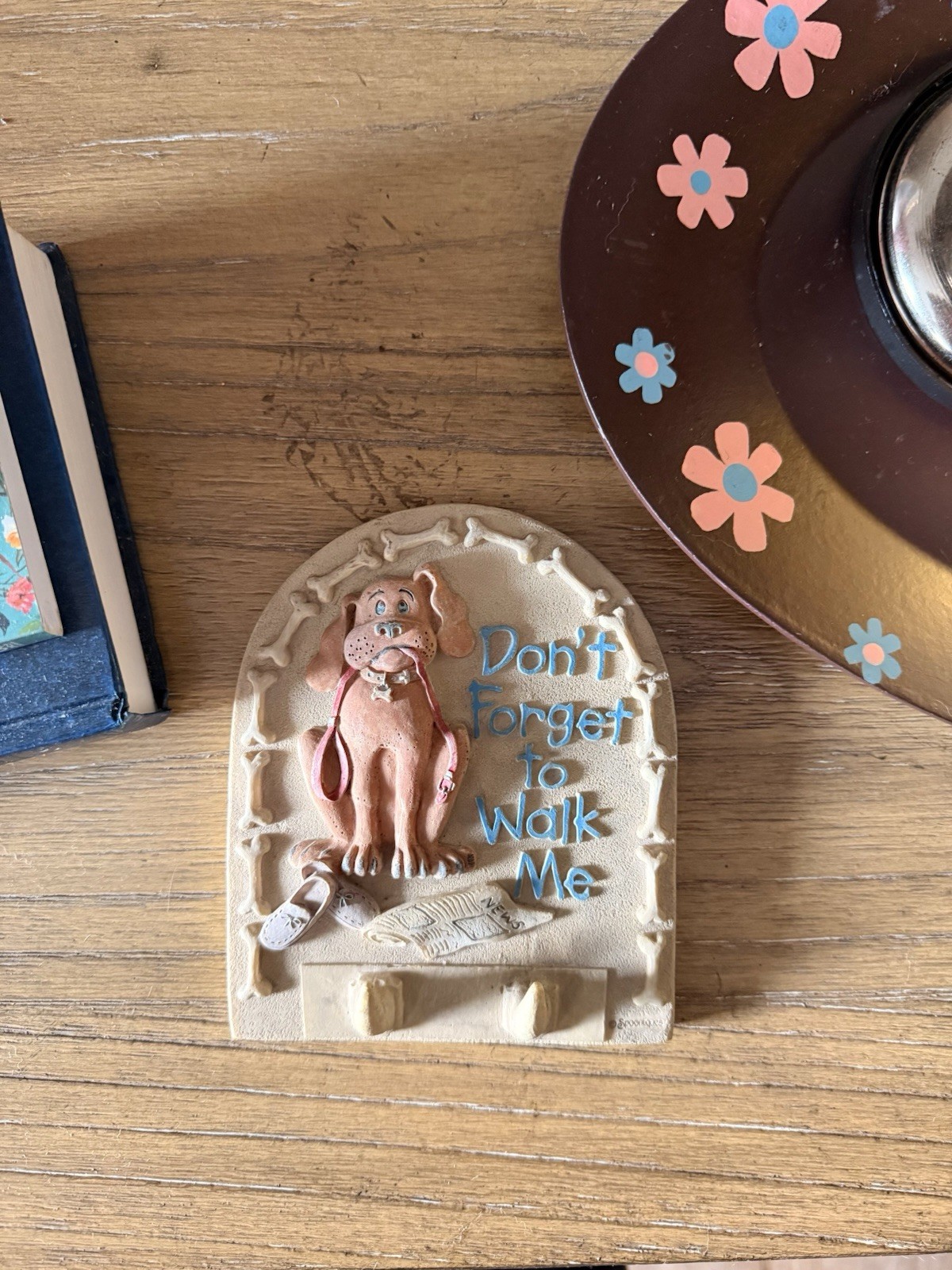 Vtg, cutesy, colorful wall hanger plaque for dog leash “Don’t forget to Walk Me”