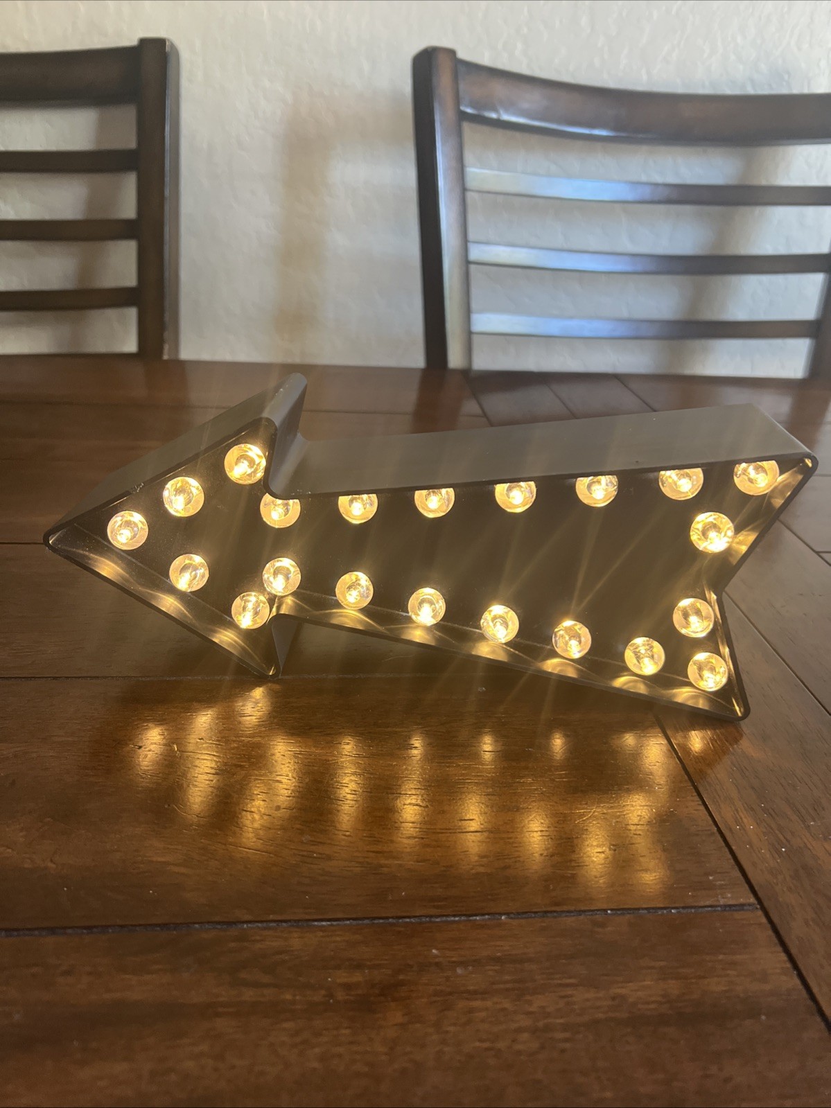 Black Marquee 3D Light Arrow Sign 11×4.5 inch, Battery Operated