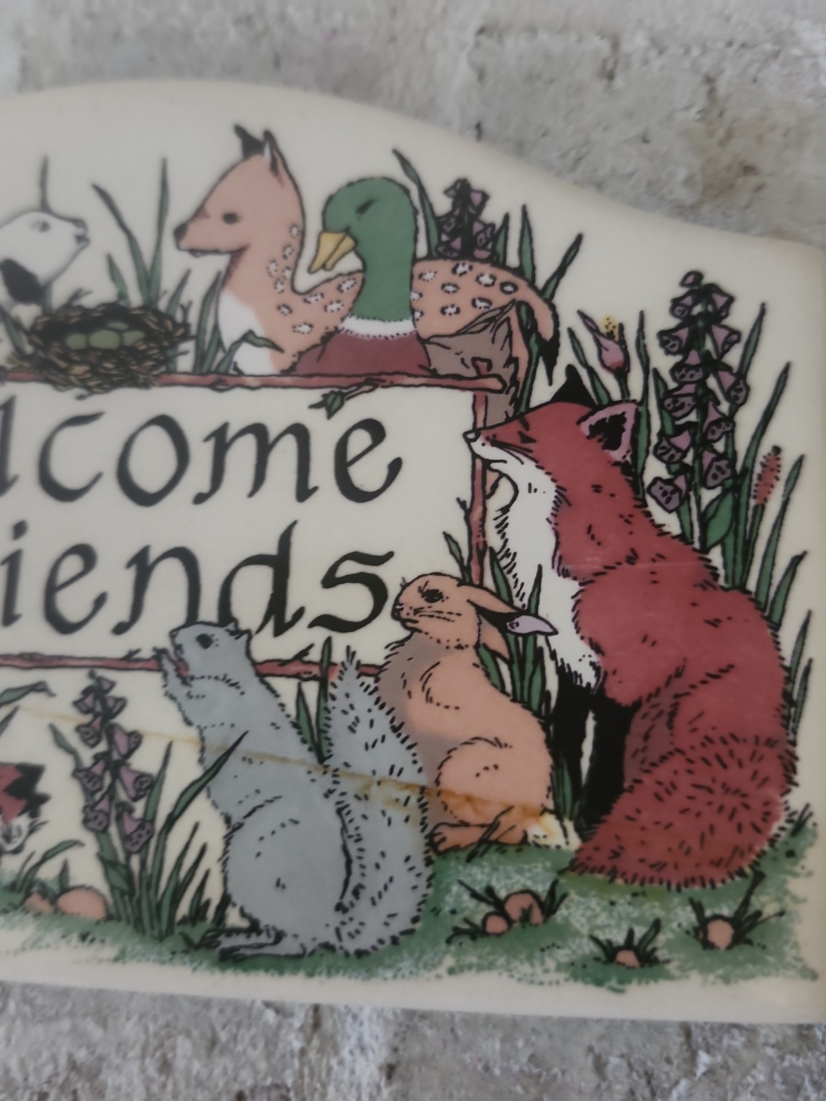 Vtg 1994 Santa Barbara Ceramic Design Welcome Friends Sign Plaque Woodland SBCD