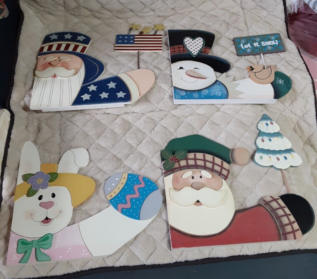 set of 4: Kenyield Wooden Holiday Window Decoration