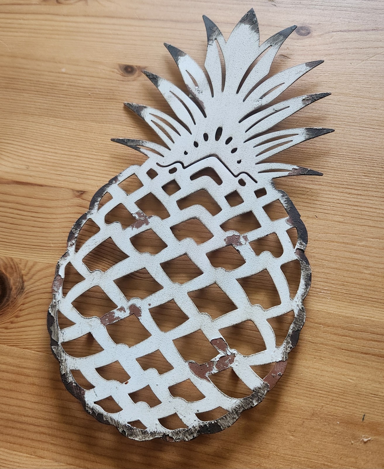 Rustic Distressed Metal Pineapple Wall Plaque Sign, White Brown, Vertical