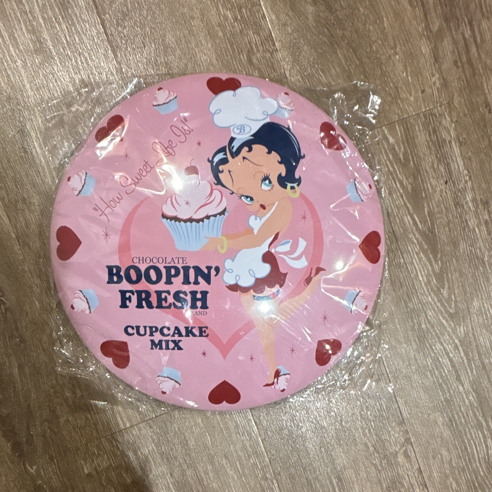 Betty Boop “Boopin’ Fresh” Pink Metal Round 17inch Wall Decor/ collectibles.