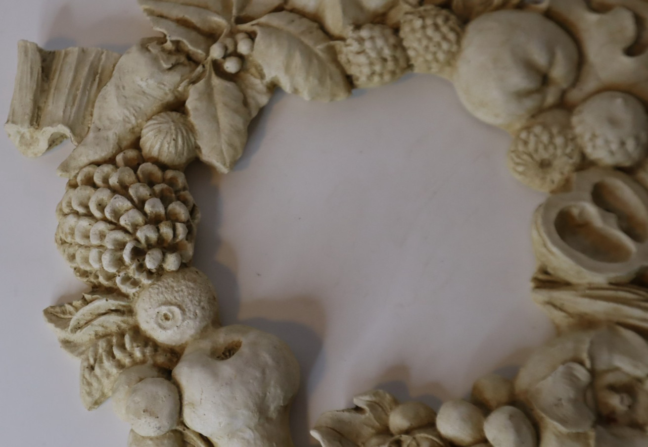 Vintage Hen-Feathers Wreath Wall Plaque Hand Cast Stone Composite French Country