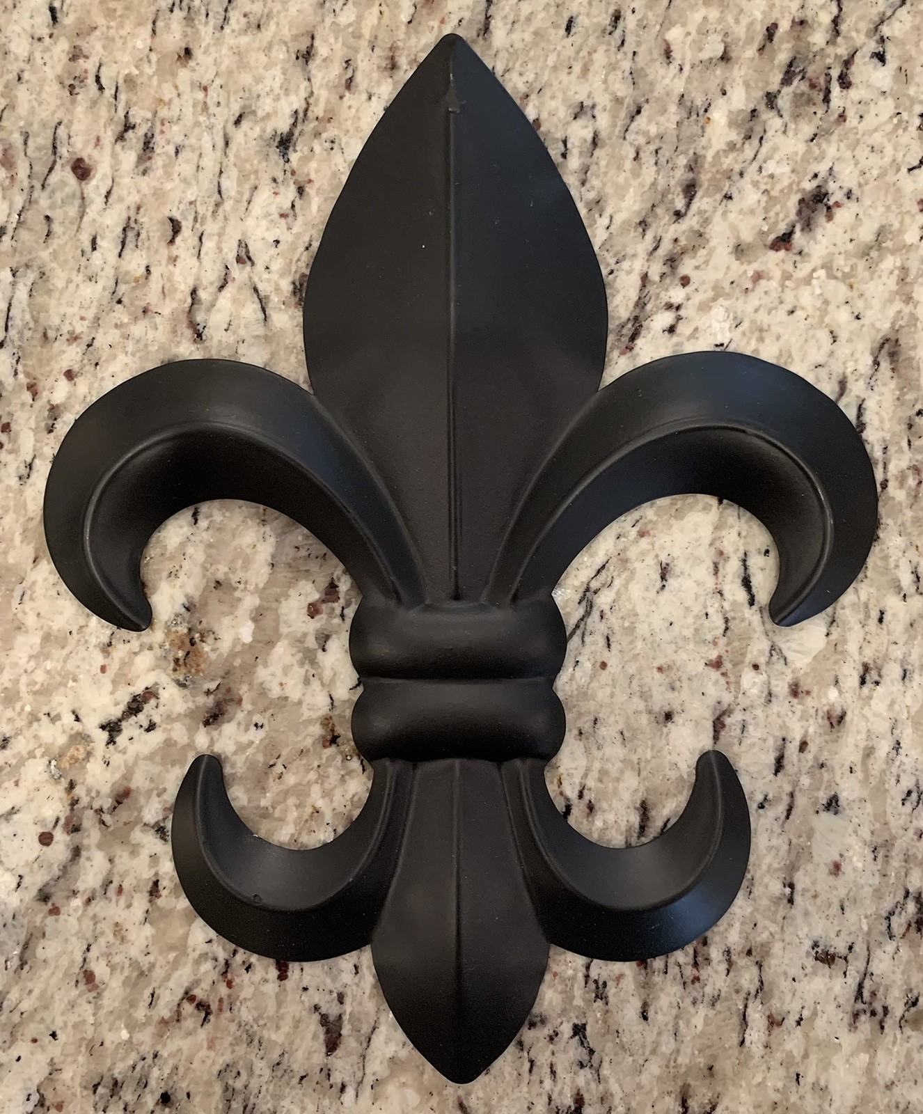 Top Brass 10″ Metal Fleur De Lis Wall Plaque/Art with 10″L x 8″W, Black