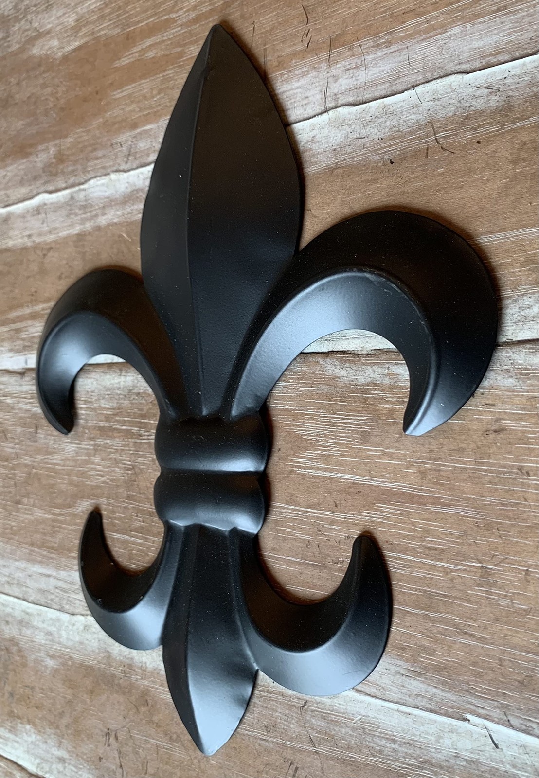 Top Brass 10″ Metal Fleur De Lis Wall Plaque/Art with 10″L x 8″W, Black