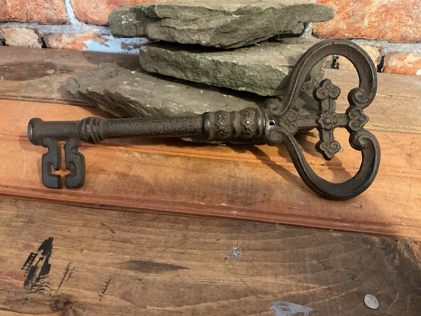 10″ Primitive Rustic Style Cast Iron Skeleton Key Wall Hanging…Ships Free!