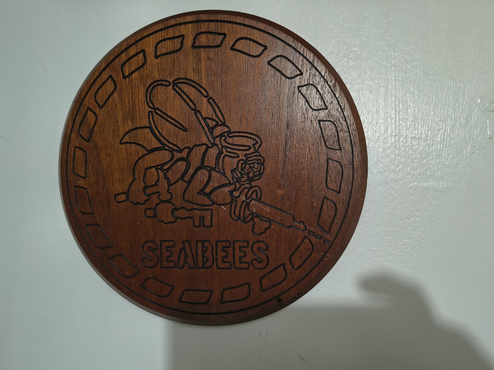 SOLID WOOD ROUND WALL PLAQUE – SEABEES 10″ ×1″
