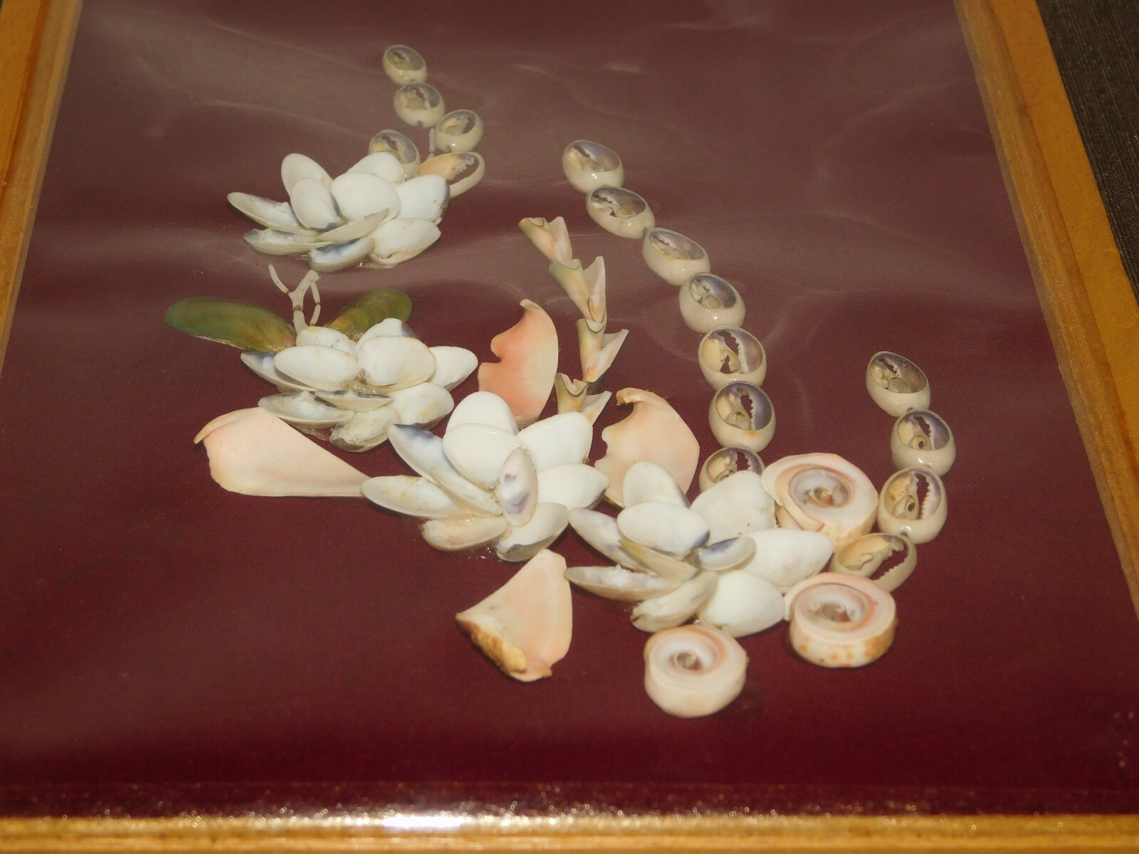VINTAGE 12 3/4″ X 8 3/4″ SEASHELLS FLOWERS WALL ART PLAQUE