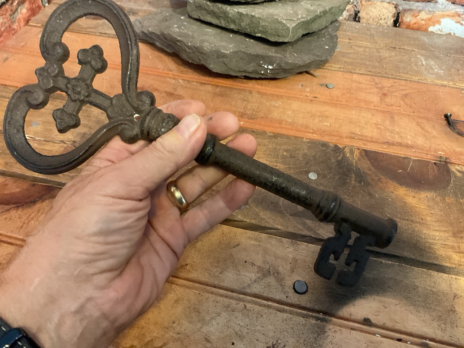 10″ Primitive Rustic Style Cast Iron Skeleton Key Wall Hanging…Ships Free!