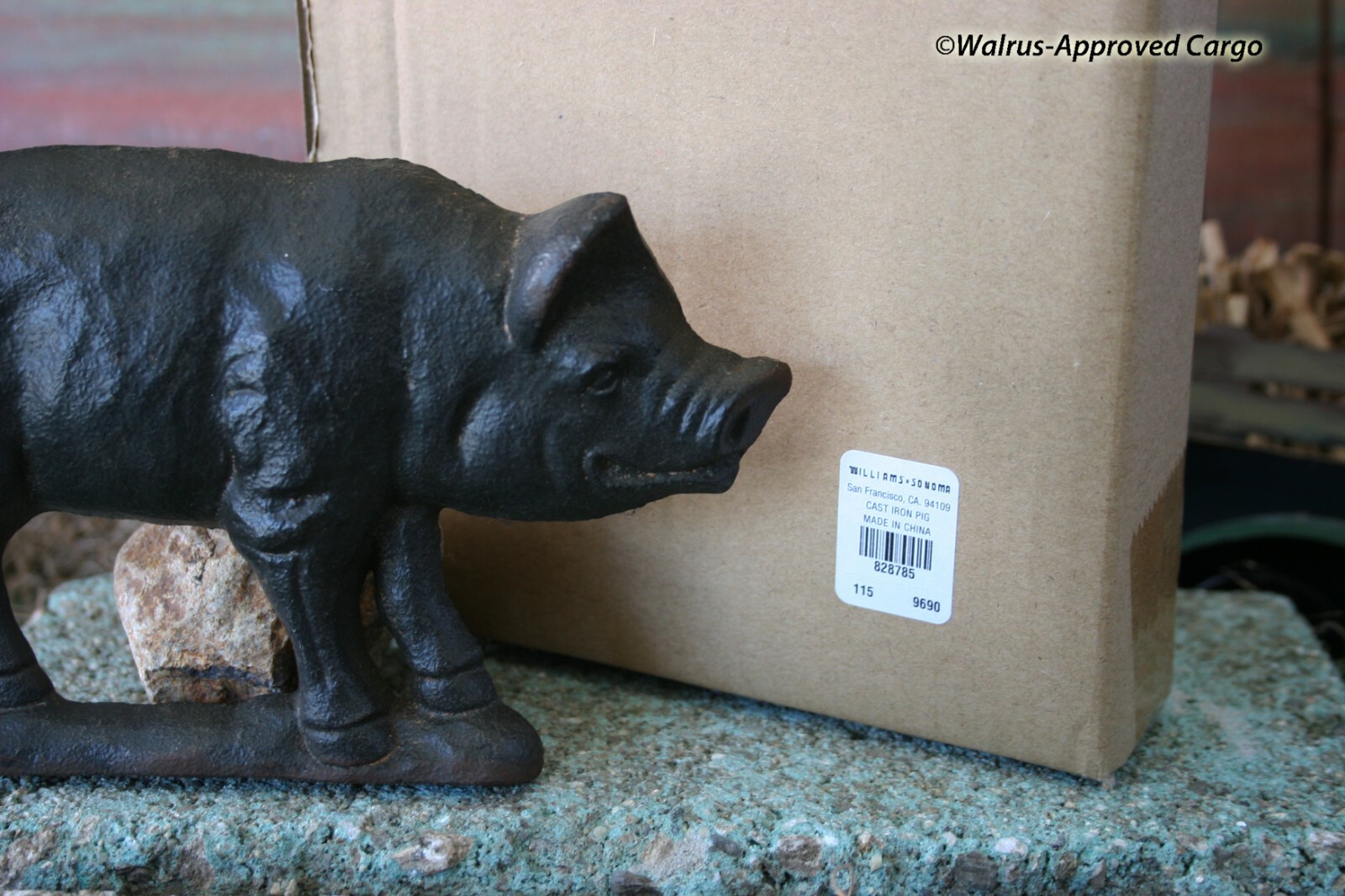 PIGS! WALL ART, CANISTER, DISH TOWELS, NAPKIN RINGS, DOORSTOP, DECORATIVE PLATE
