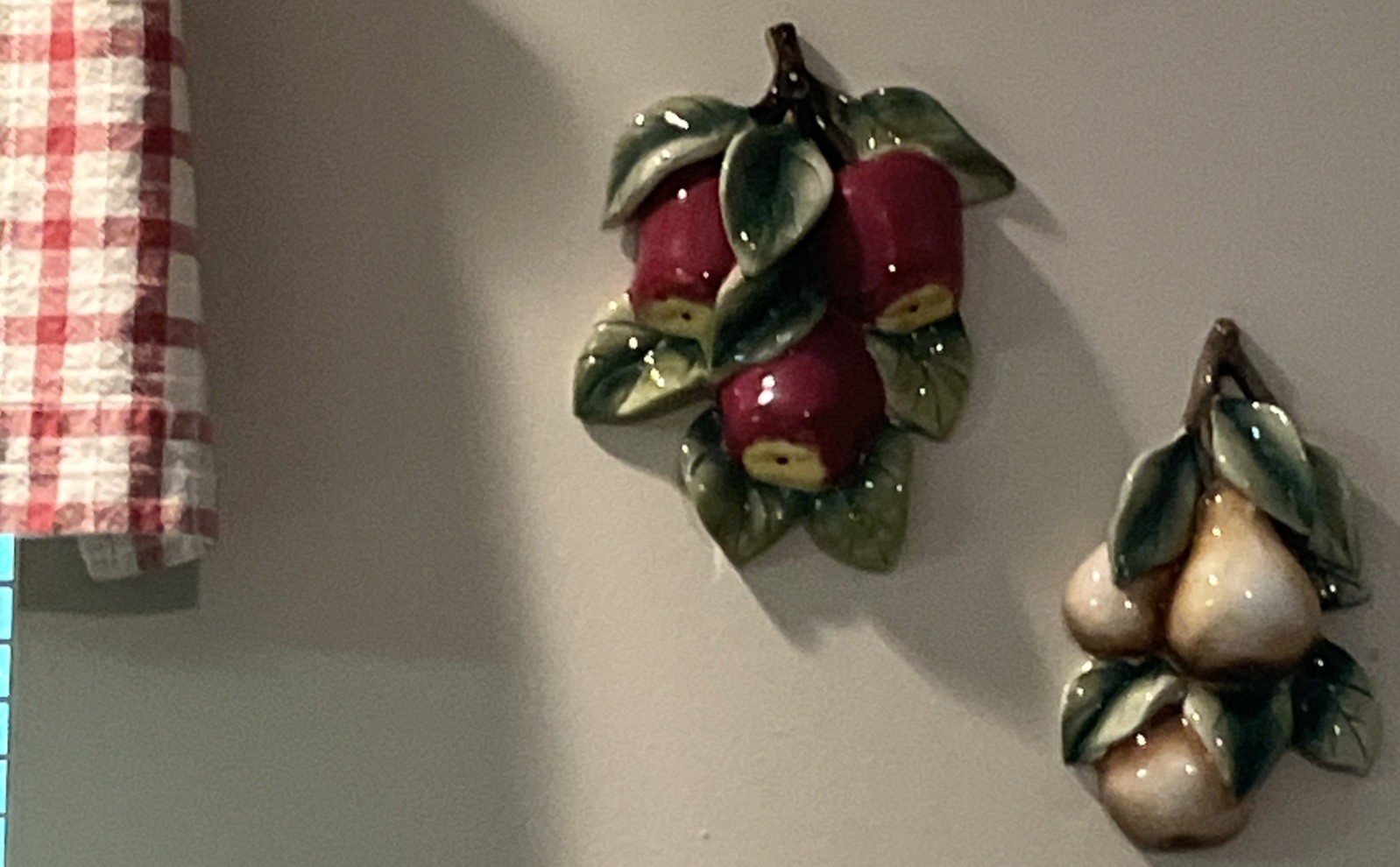 Pair Of Home Interiors Ceramic Fruit Hanging Wall Decor Plaques Apples & Pears
