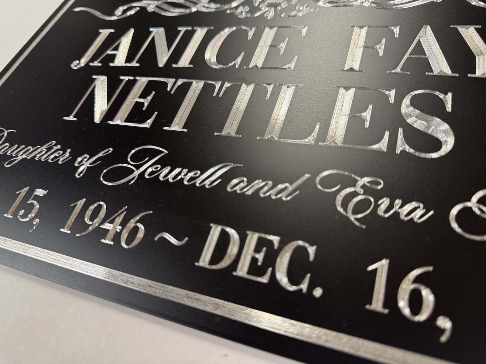 Engraved Custom Memorial Grave Marker Diamond Etched Black Metal Sign 15×9.5