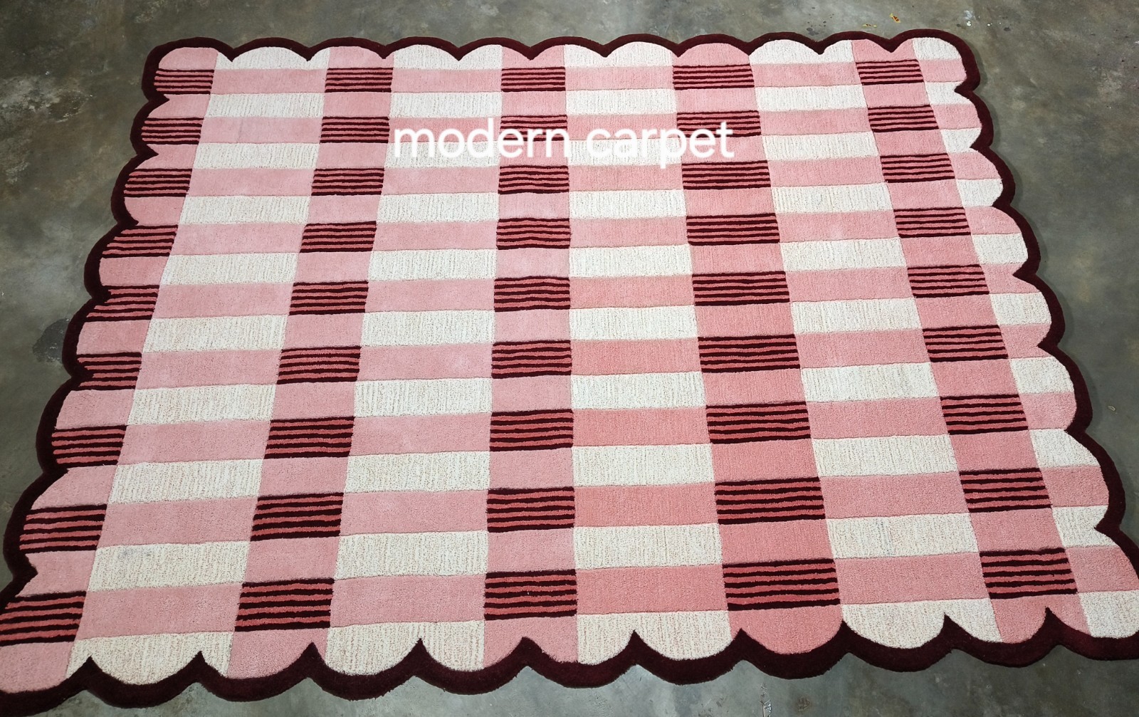 Scalloped Edge Checkered Area Rug Pink & Cream Tufted Carpet Modern Wavy Border
