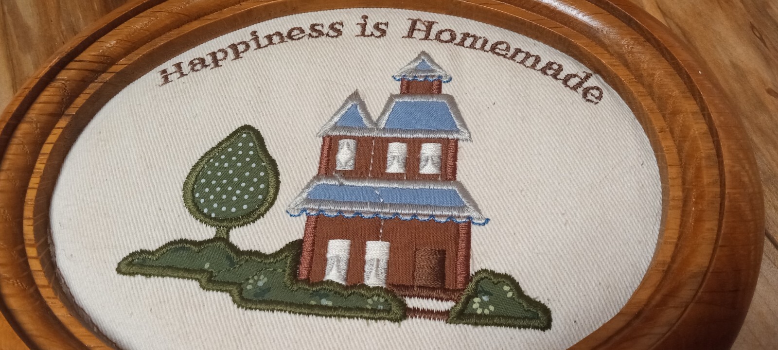 Vintage Russ Traditional Treasures Oak Embroidered Plaque Wall Hanging