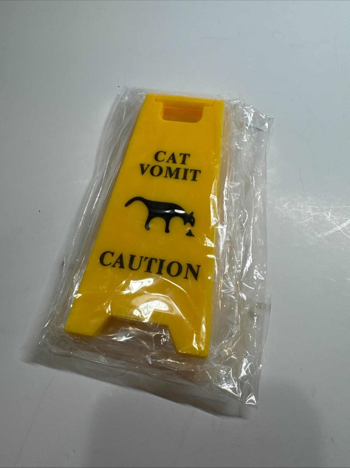 2-Pack Cat Vomit Caution Signs 5in Mini Tabletop Funny Gag Gift Pet Decor