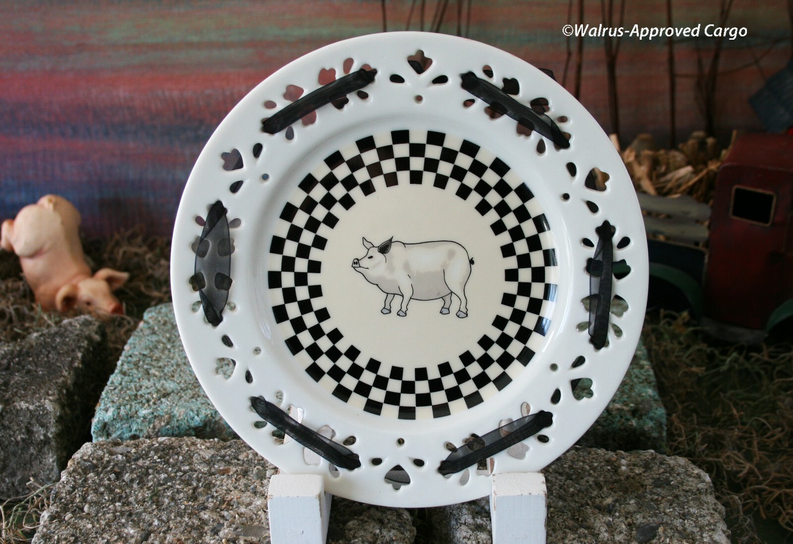 PIGS! WALL ART, CANISTER, DISH TOWELS, NAPKIN RINGS, DOORSTOP, DECORATIVE PLATE