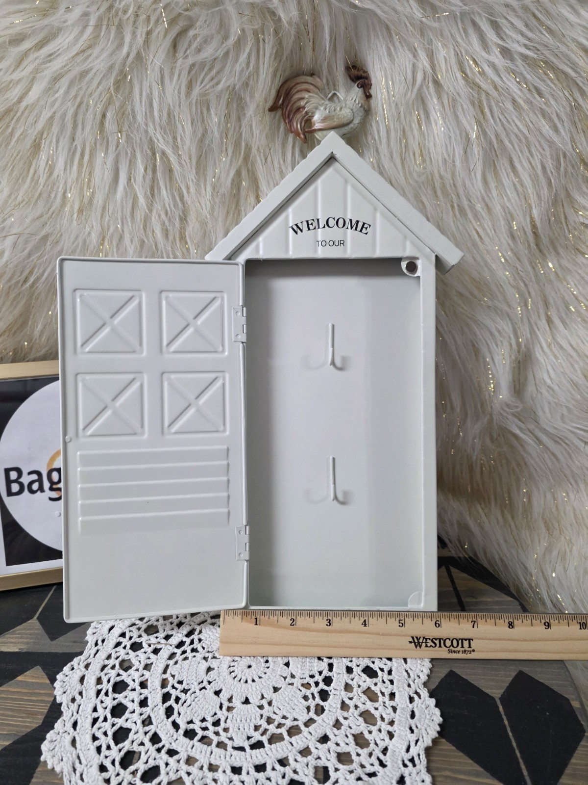 NWOT TRACTOR SUPPLY RED SHED WELCOME TO OUR COOP CHICKEN COOP KEY HOLDER 16X6X1