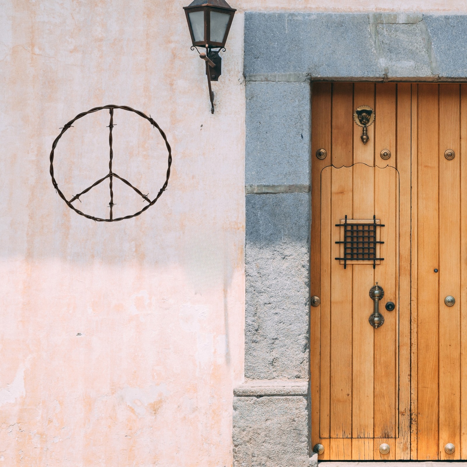 Rustic Copper Iron Peace Sign – Large Hippie Wall Art for Vintage Home Décor